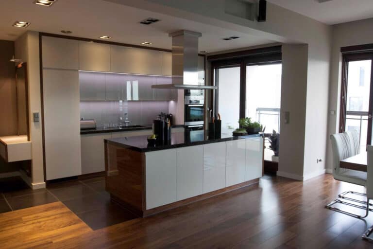 Architekt Wnętrz Warszawa ➜ Gdańsk ➜ PROJEKTY Wnętrz Warszawa Mazowieckie ➜ projekty wnętrz,metamorfoza wnętrz,aranżacja kuchni z salonem zdjęcia,projektant łazienek,architekt wnętrz Kuchnia otwarta na salon Żoliborz